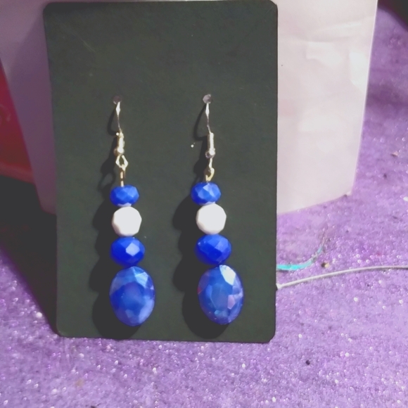 Blue and white beaded dangles - Picture 1 of 1